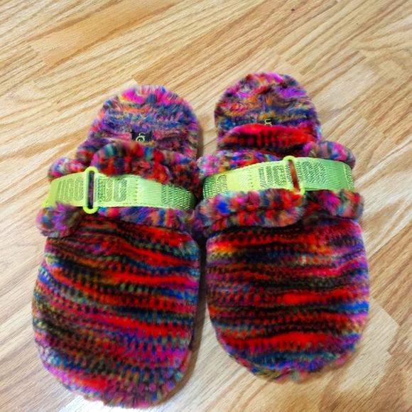 UGG slippers size 10 NWOT - Picture 1 of 3